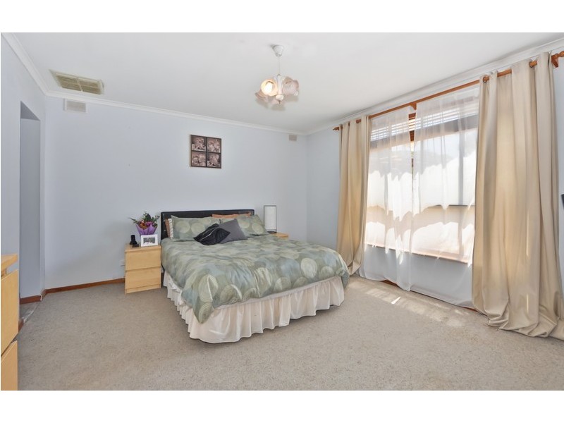 2 Winterbourne Road, Elizabeth Vale SA 5112