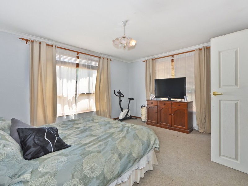 2 Winterbourne Road, Elizabeth Vale SA 5112