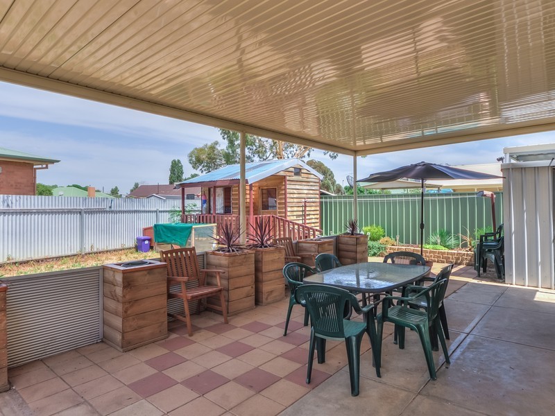 2 Winterbourne Road, Elizabeth Vale SA 5112