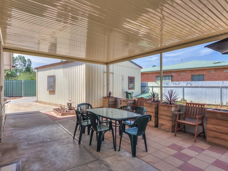 2 Winterbourne Road, Elizabeth Vale SA 5112