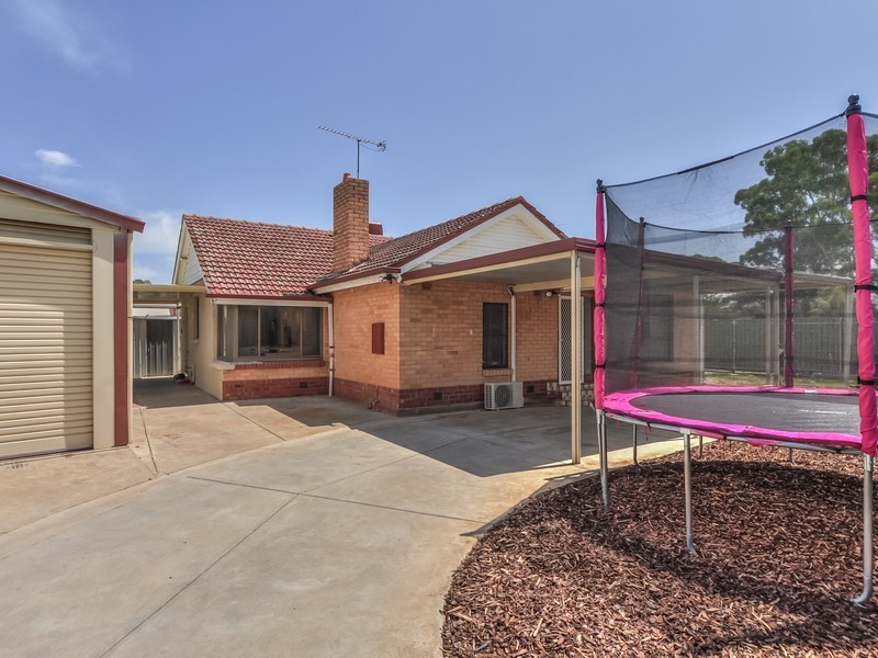 2 Winterbourne Road, Elizabeth Vale SA 5112