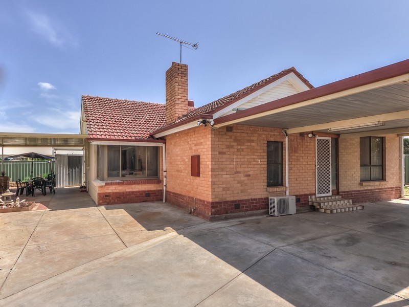 2 Winterbourne Road, Elizabeth Vale SA 5112