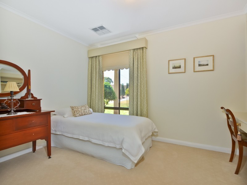 5 Snead Crescent, Fairview Park SA 5126