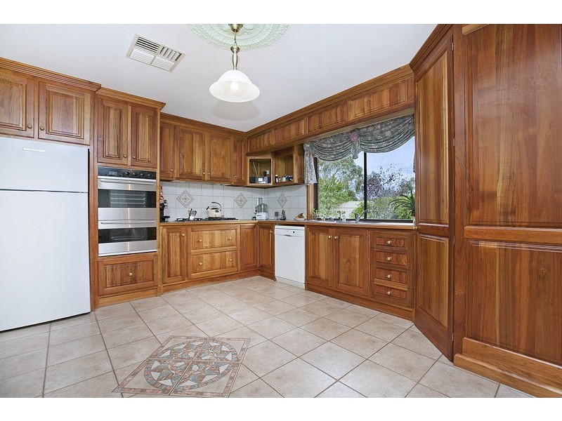 1 De Castella Avenue, Wynn Vale SA 5127