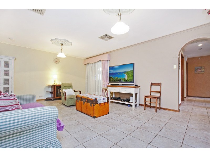 1 De Castella Avenue, Wynn Vale SA 5127