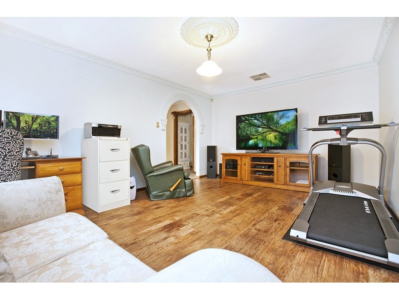 1 De Castella Avenue, Wynn Vale SA 5127