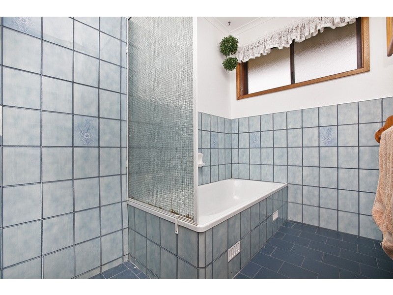 1 De Castella Avenue, Wynn Vale SA 5127