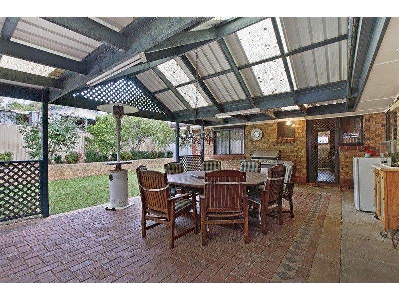 1 De Castella Avenue, Wynn Vale SA 5127