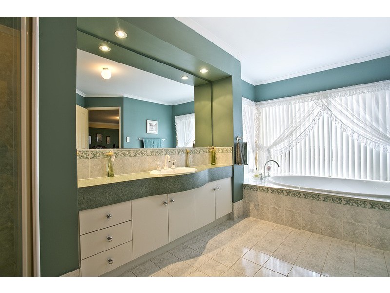 28 Linear Park Drive, Highbury SA 5089