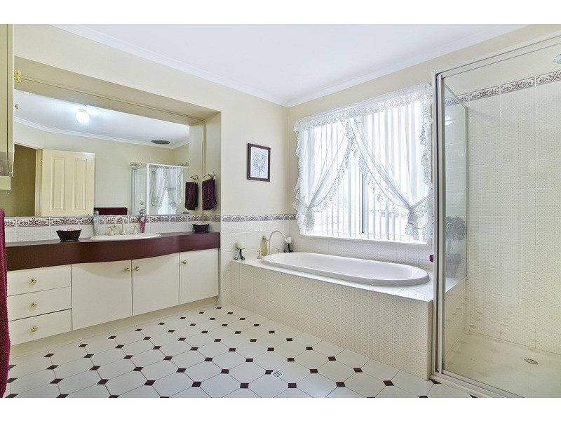 28 Linear Park Drive, Highbury SA 5089