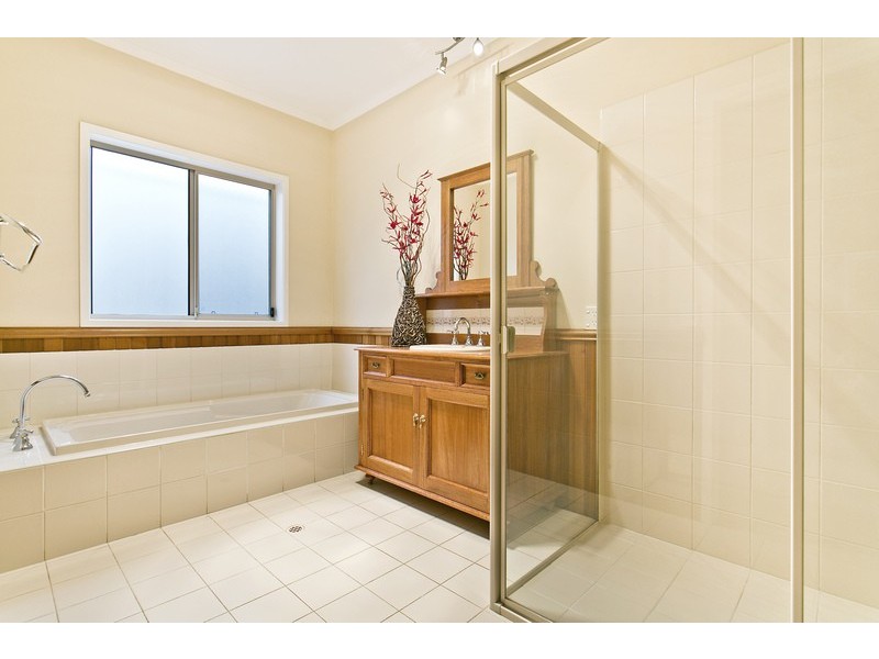 11 Lipson Reach Road, Gulfview Heights SA 5096