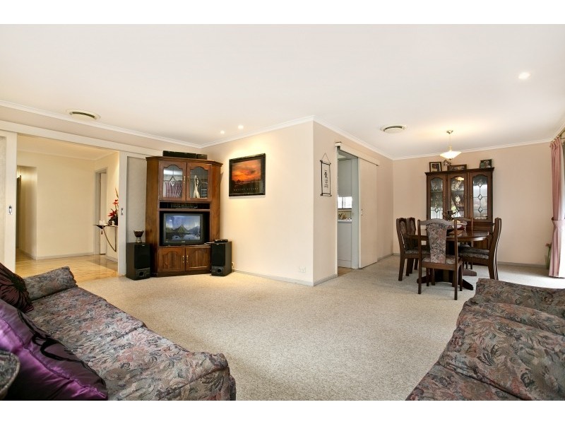 25 De Sassenay Crescent, Modbury Heights SA 5092