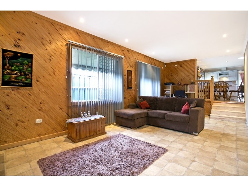 25 De Sassenay Crescent, Modbury Heights SA 5092