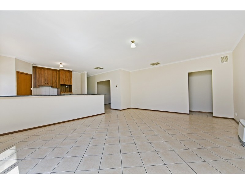 8 Rosecombe Place, Parafield Gardens SA 5107