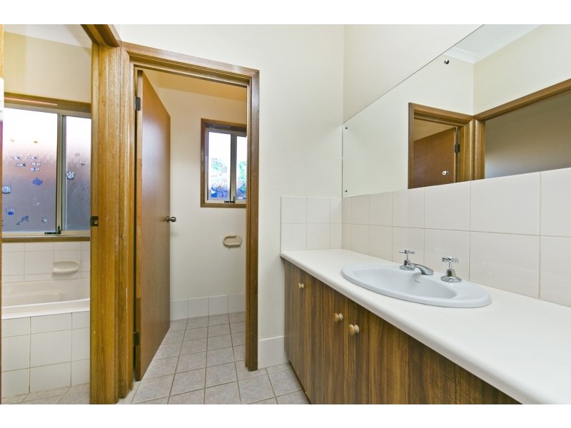 8 Rosecombe Place, Parafield Gardens SA 5107