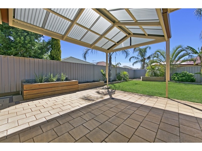 8 Rosecombe Place, Parafield Gardens SA 5107