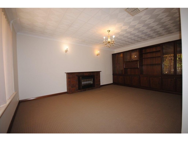 3 Philip Crescent, Valley View SA 5093