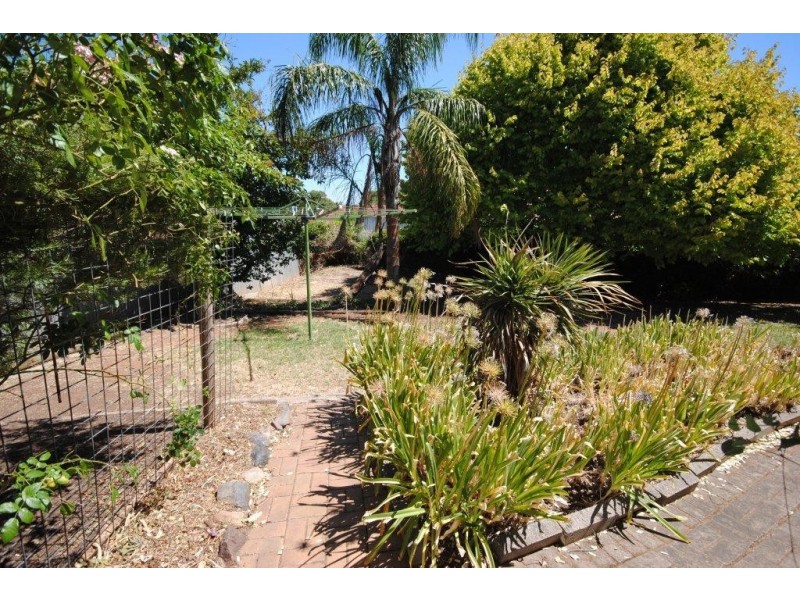 3 Philip Crescent, Valley View SA 5093