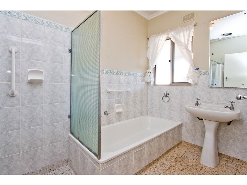 18 Elsworth Drive, Banksia Park SA 5091