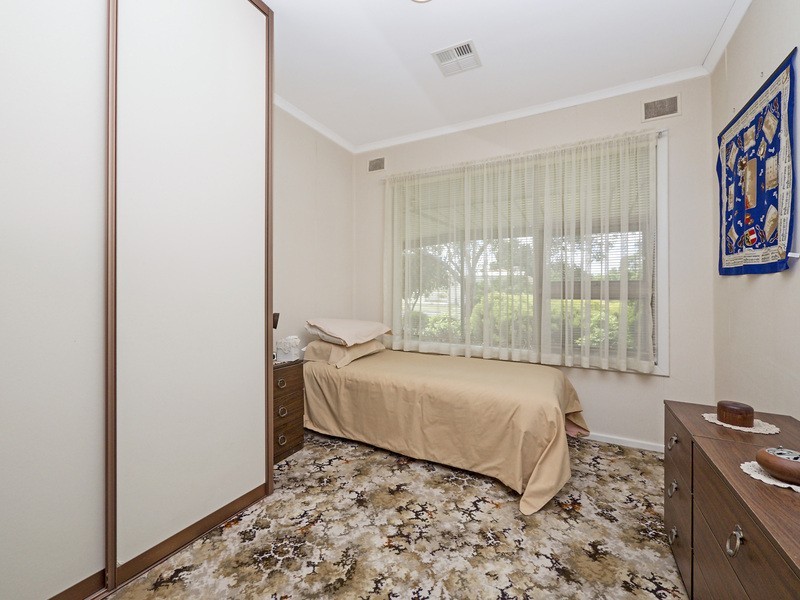 1 Esperance Terrace, Valley View SA 5093