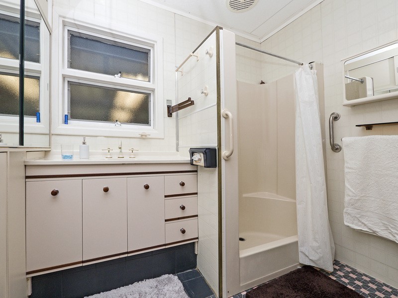 1 Esperance Terrace, Valley View SA 5093