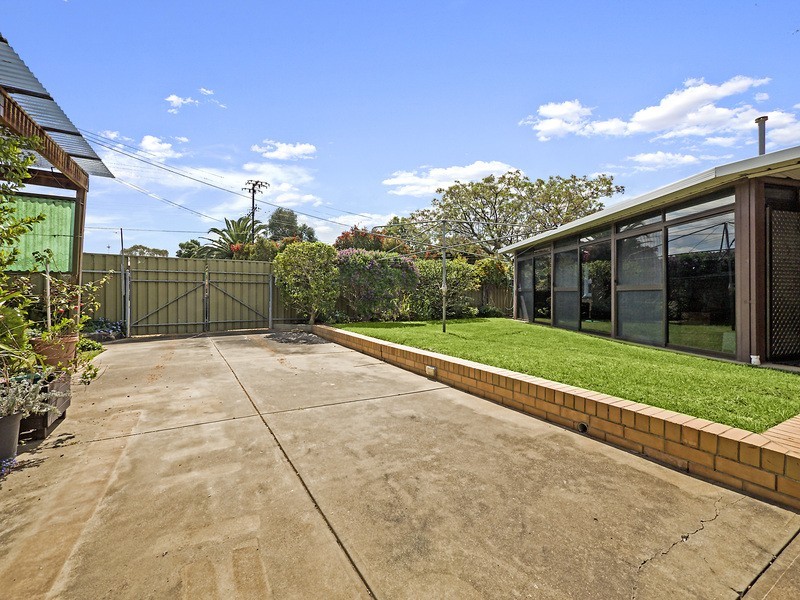 1 Esperance Terrace, Valley View SA 5093