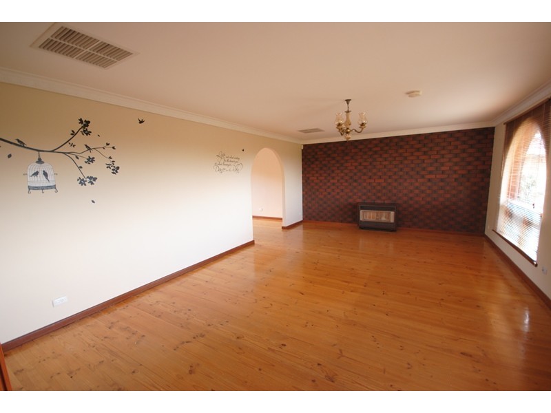 2 Darling Street, Valley View SA 5093