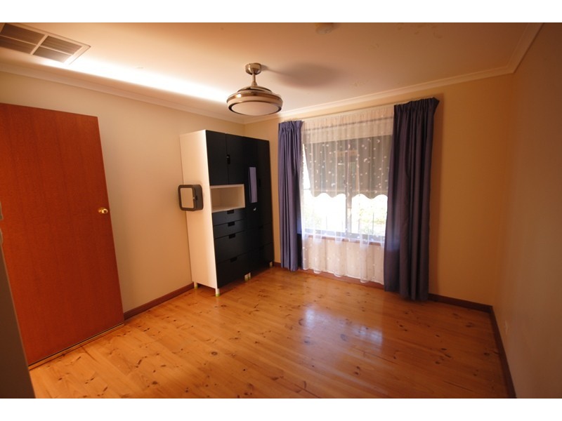 2 Darling Street, Valley View SA 5093