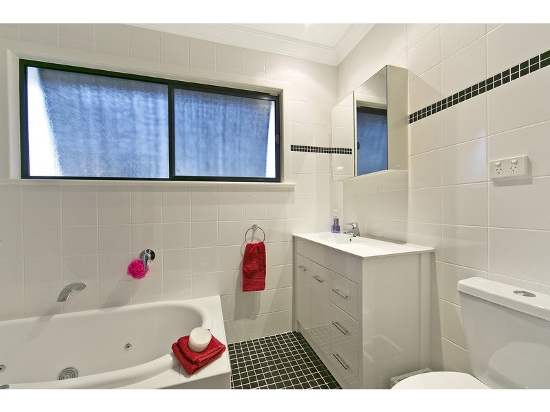 5 Somerset Avenue, Redwood Park SA 5097