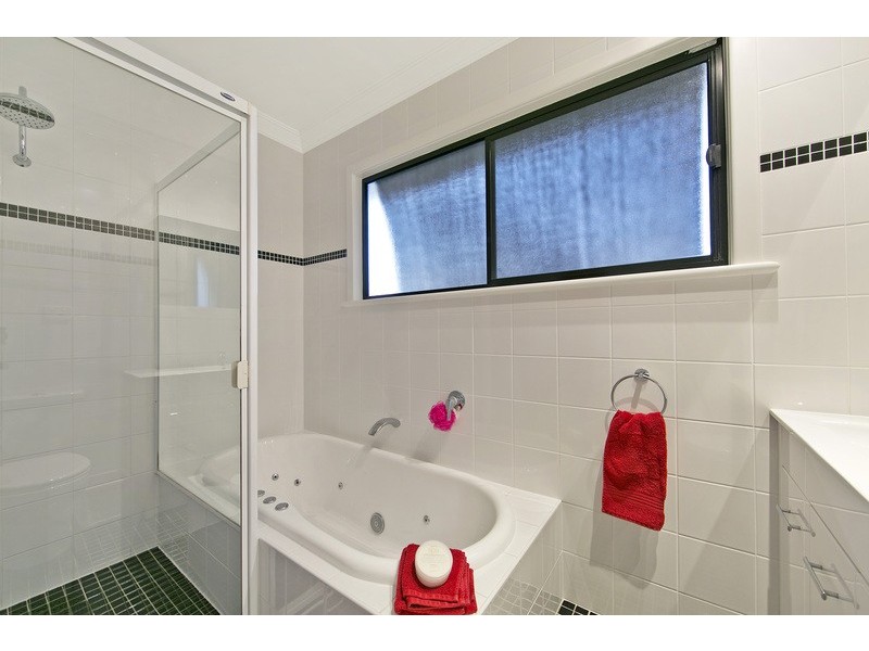 5 Somerset Avenue, Redwood Park SA 5097