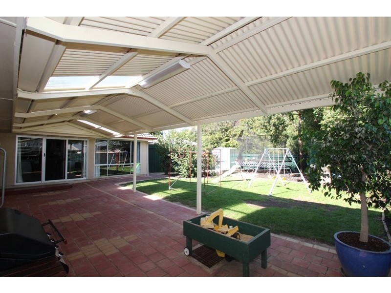 9 Riddell Road, Holden Hill SA 5088