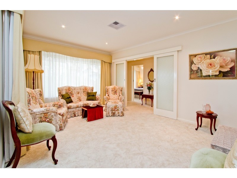 68 Knightsbridge Avenue, Valley View SA 5093