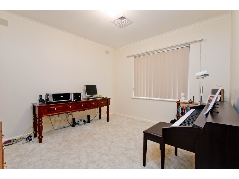 68 Knightsbridge Avenue, Valley View SA 5093