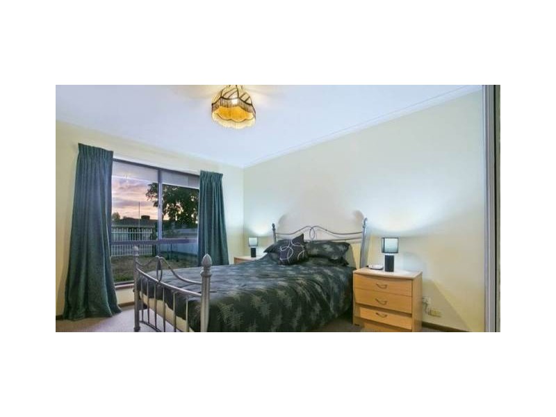 10 Maguire Crescent, Burton SA 5110