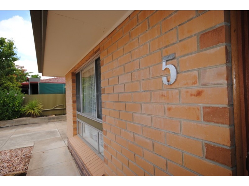 5 Landal Blvd., Redwood Park SA 5097