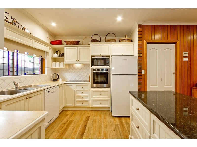 124 Brougham Drive, Valley View SA 5093