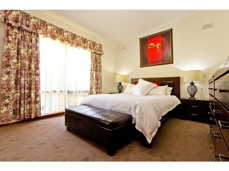 124 Brougham Drive, Valley View SA 5093