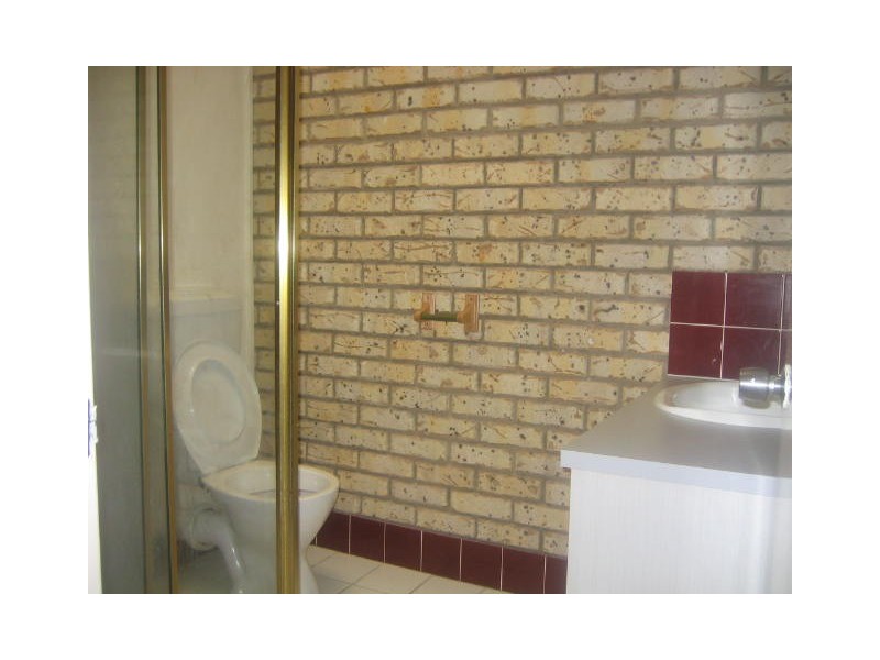 2/5 Duce Street, Bundamba QLD 4304