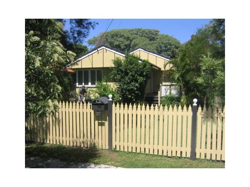 32 Larsen Street, Leichhardt QLD 4305