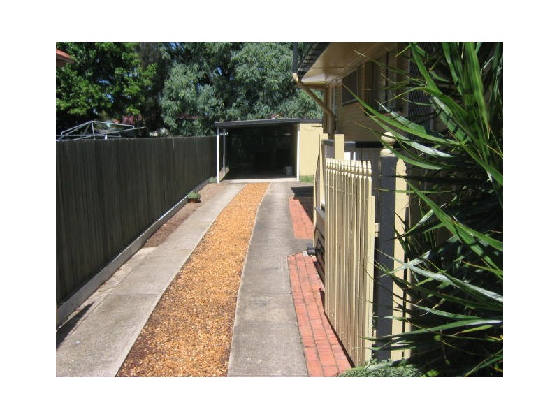 32 Larsen Street, Leichhardt QLD 4305