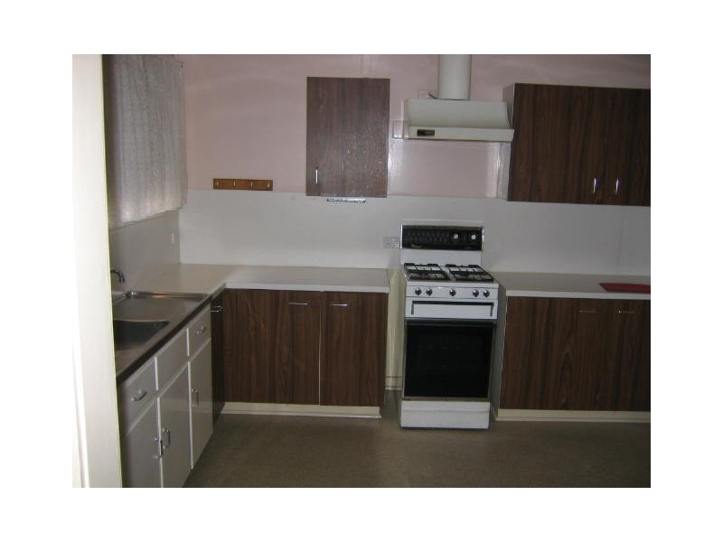 32 Larsen Street, Leichhardt QLD 4305