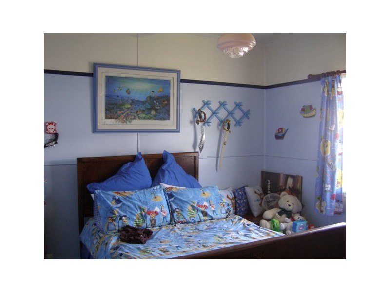 18 Gomer Street, Booval QLD 4304