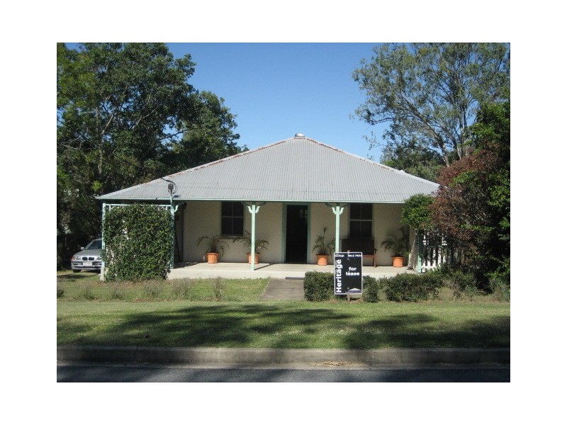 8 Law Street North, Redbank QLD 4301