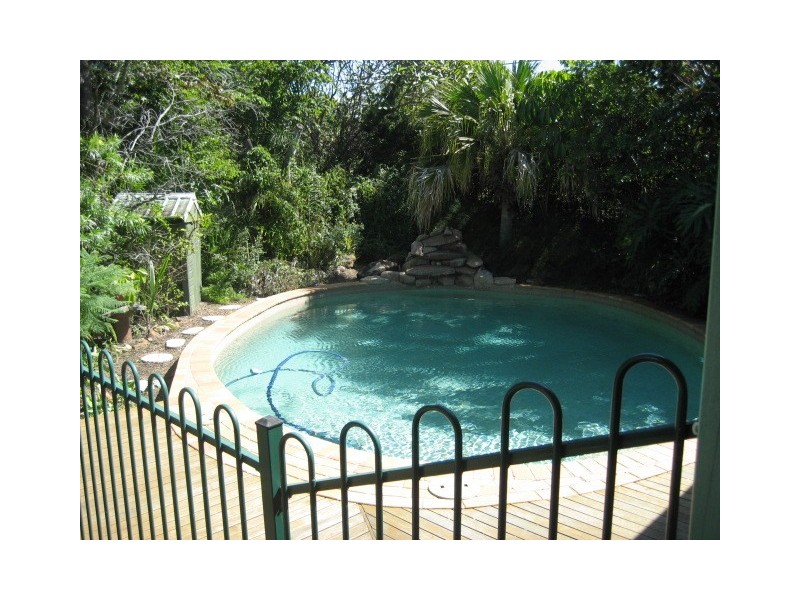 8 Law Street North, Redbank QLD 4301