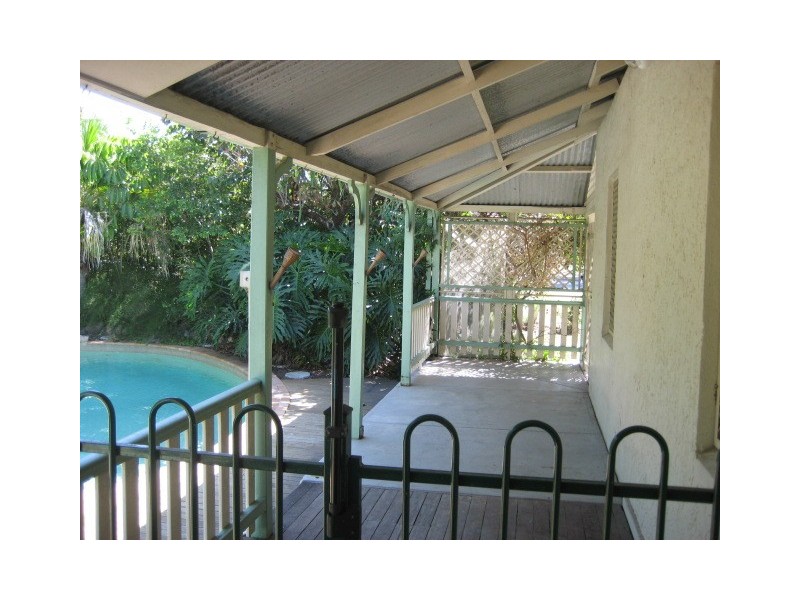 8 Law Street North, Redbank QLD 4301