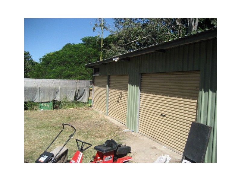 8 Law Street North, Redbank QLD 4301