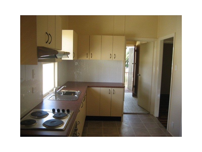 18 Vernon Street, Eastern Heights QLD 4305