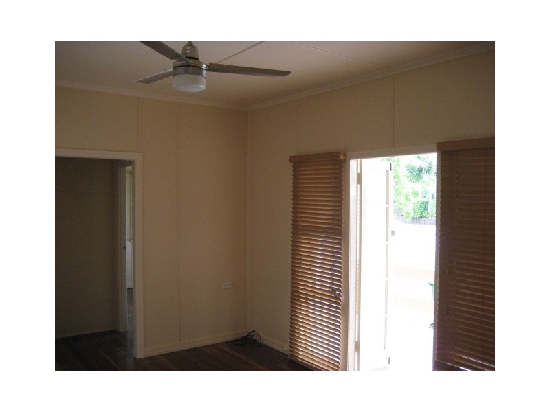 18 Vernon Street, Eastern Heights QLD 4305