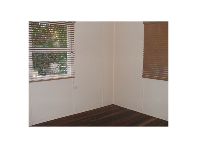 18 Vernon Street, Eastern Heights QLD 4305