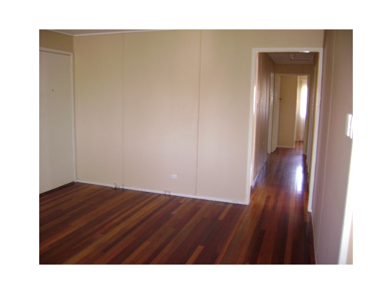 42 Flinders Drive, Leichhardt QLD 4305